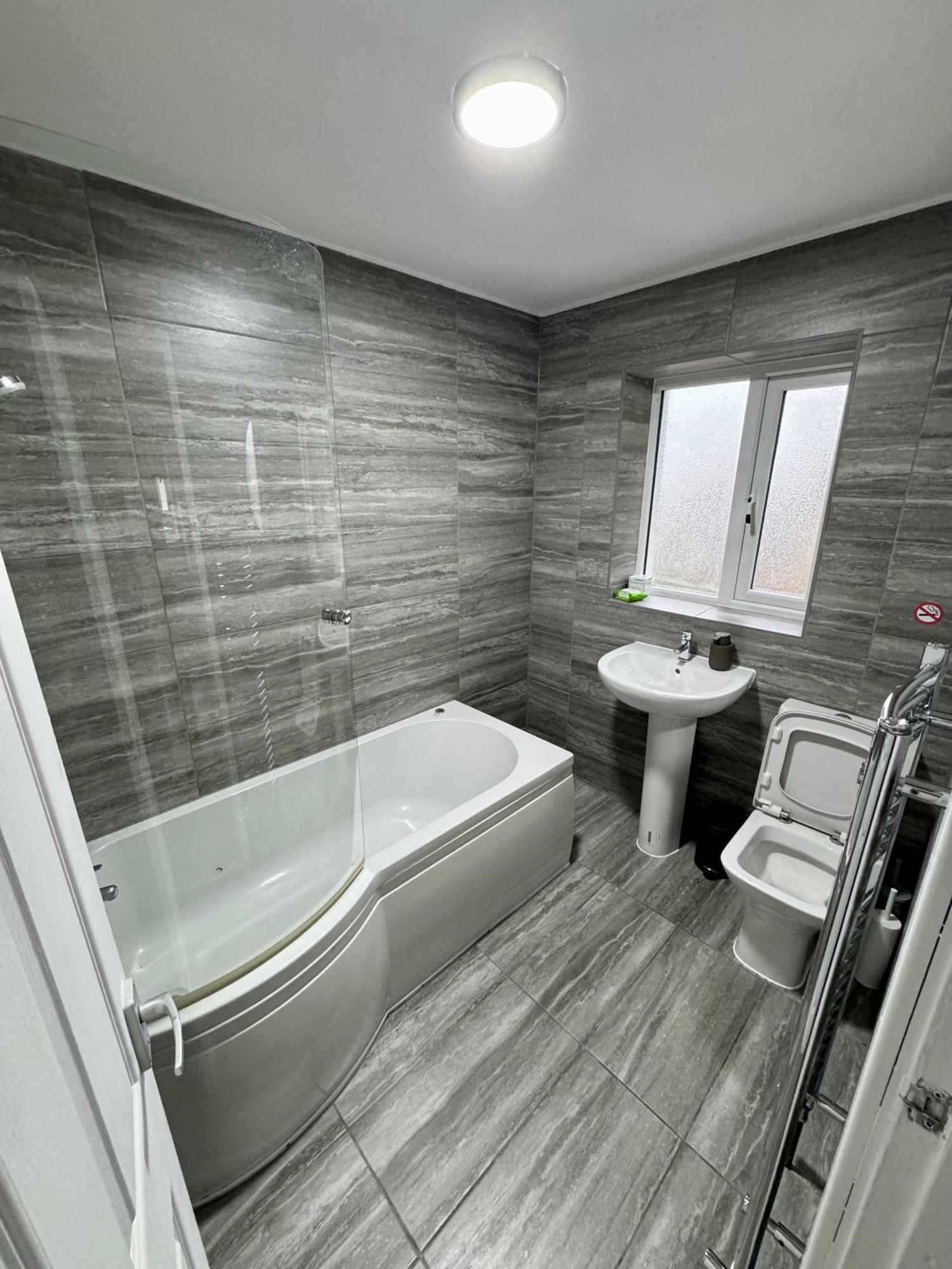 Florina S House 4 Bedrooms Villa Rugeley Ngoại thất bức ảnh