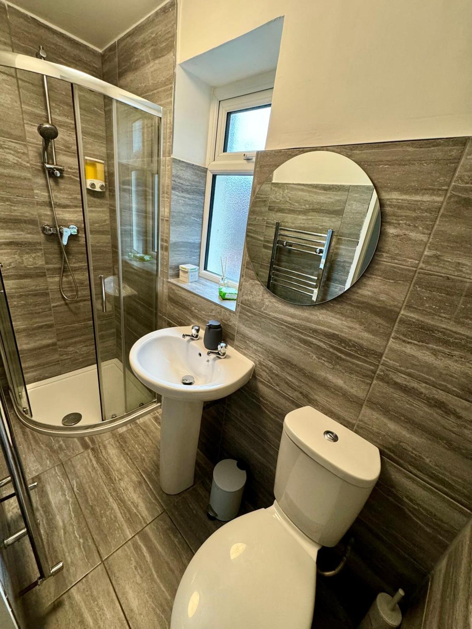 Florina S House 4 Bedrooms Villa Rugeley Ngoại thất bức ảnh