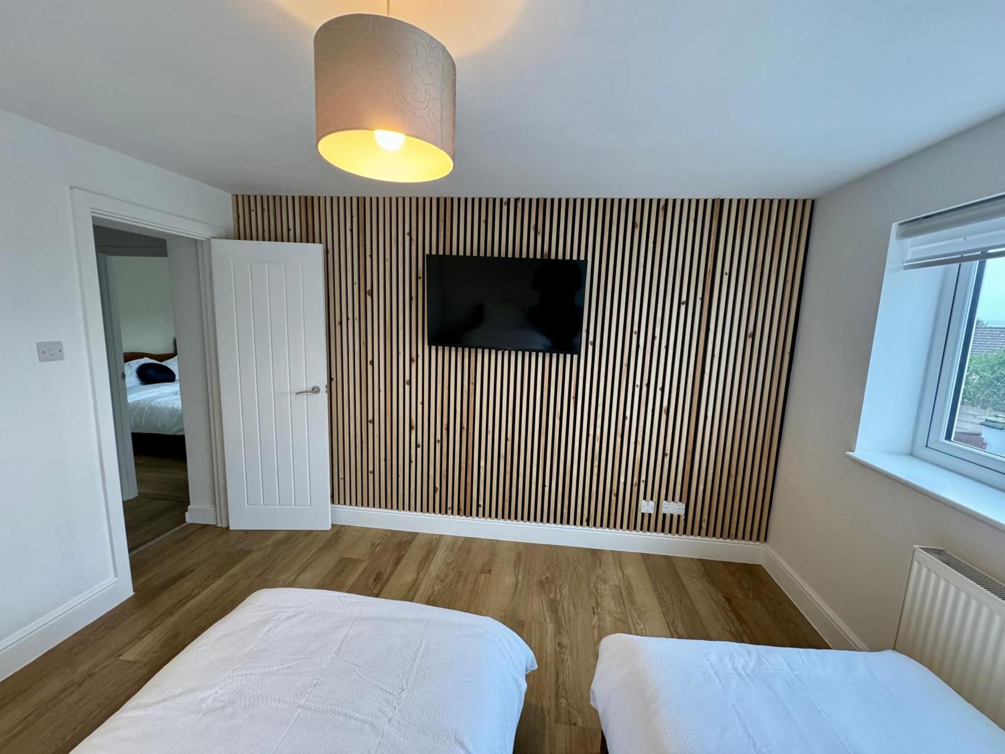 Florina S House 4 Bedrooms Villa Rugeley Ngoại thất bức ảnh